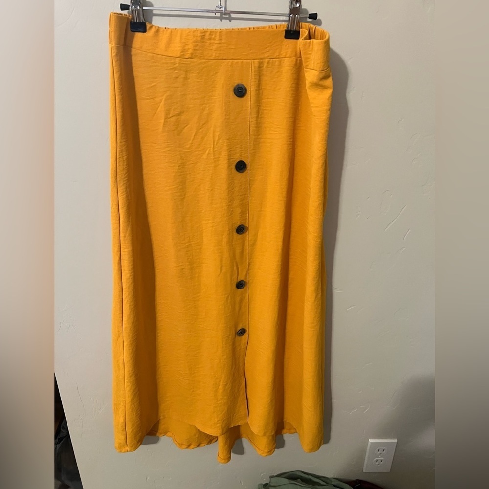 89th and Madison Beautiful mustard yellow skirt